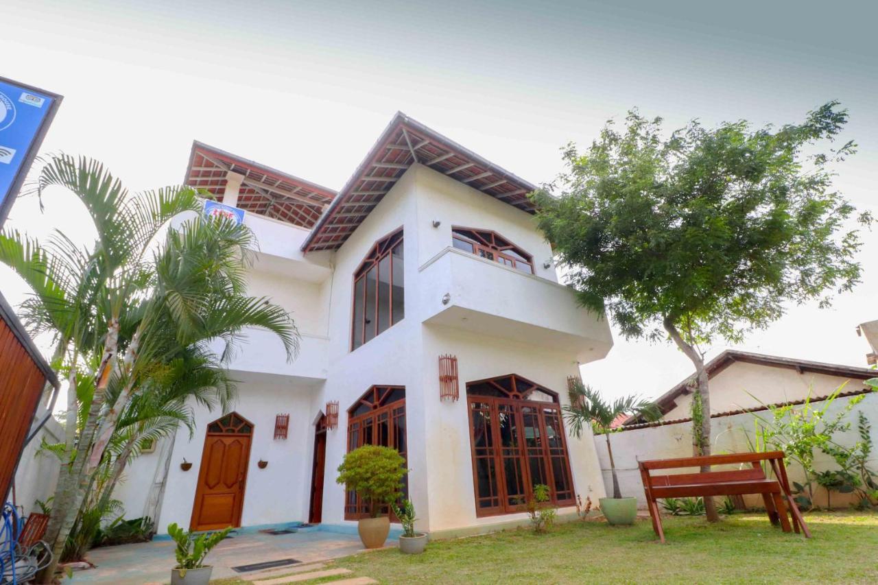 Like Mike Tourist Guest House & Restaurant Negombo Exteriér fotografie