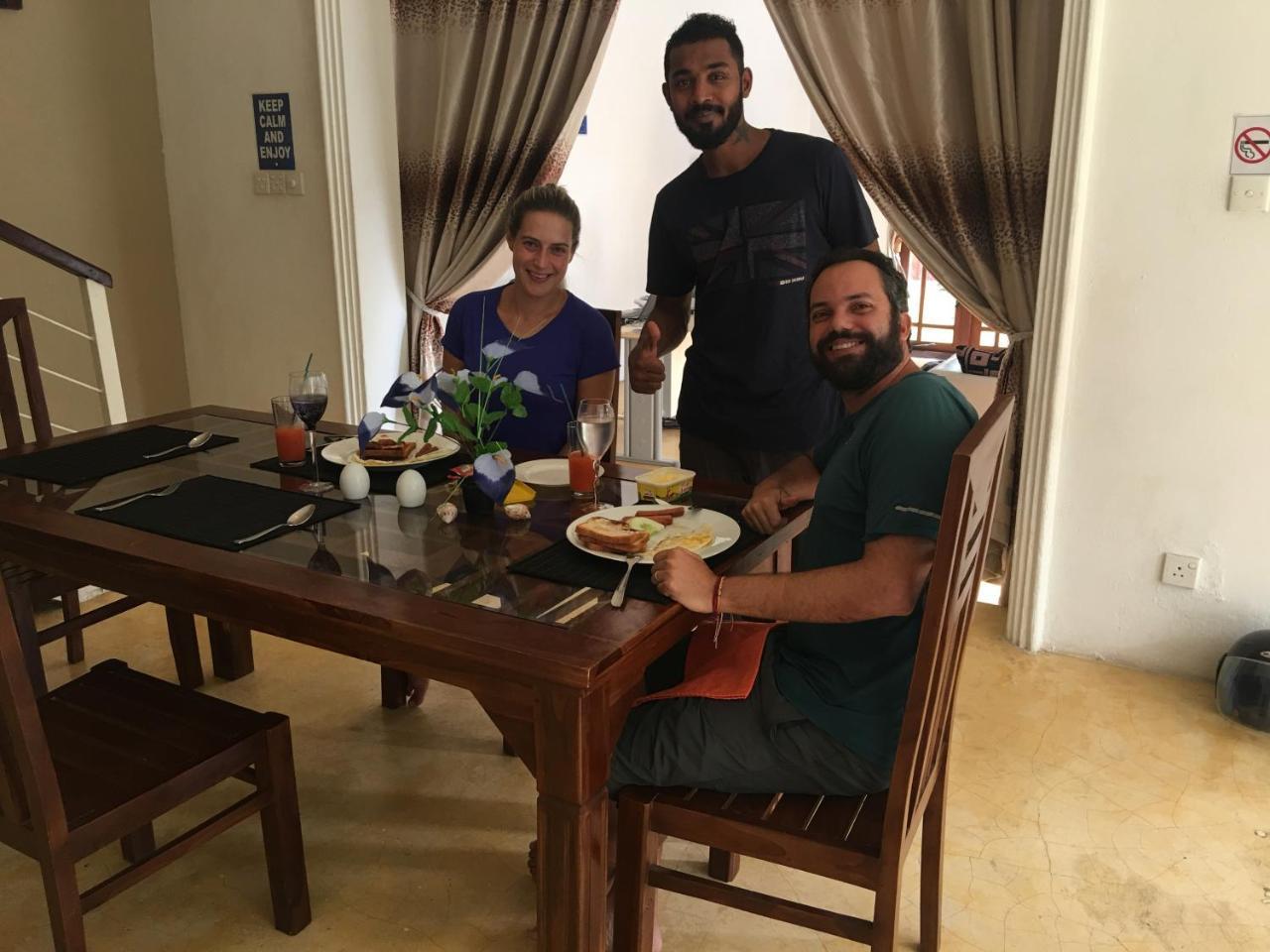 Like Mike Tourist Guest House & Restaurant Negombo Exteriér fotografie