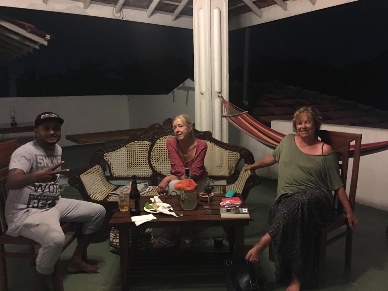 Like Mike Tourist Guest House & Restaurant Negombo Exteriér fotografie