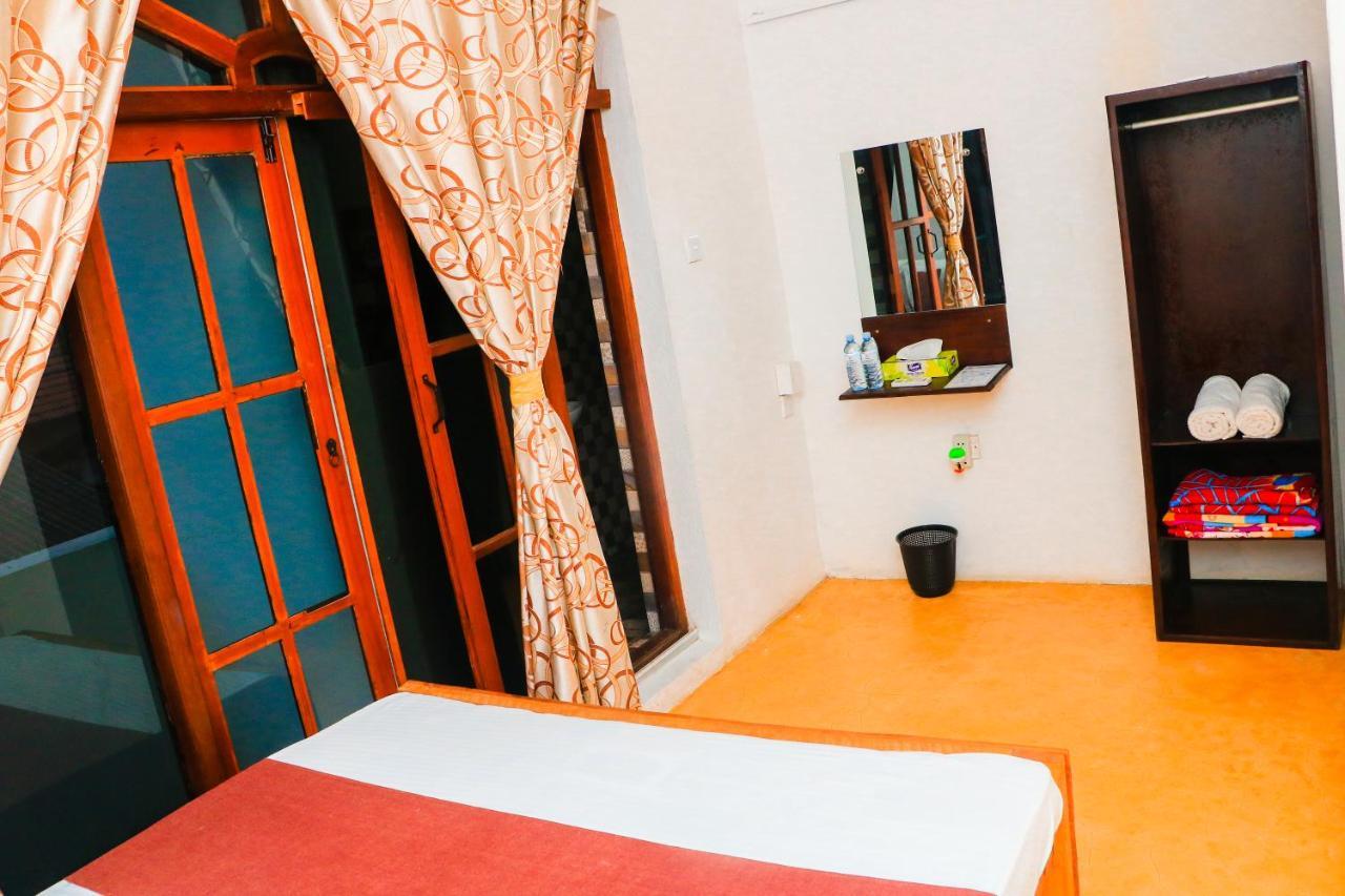 Like Mike Tourist Guest House & Restaurant Negombo Exteriér fotografie