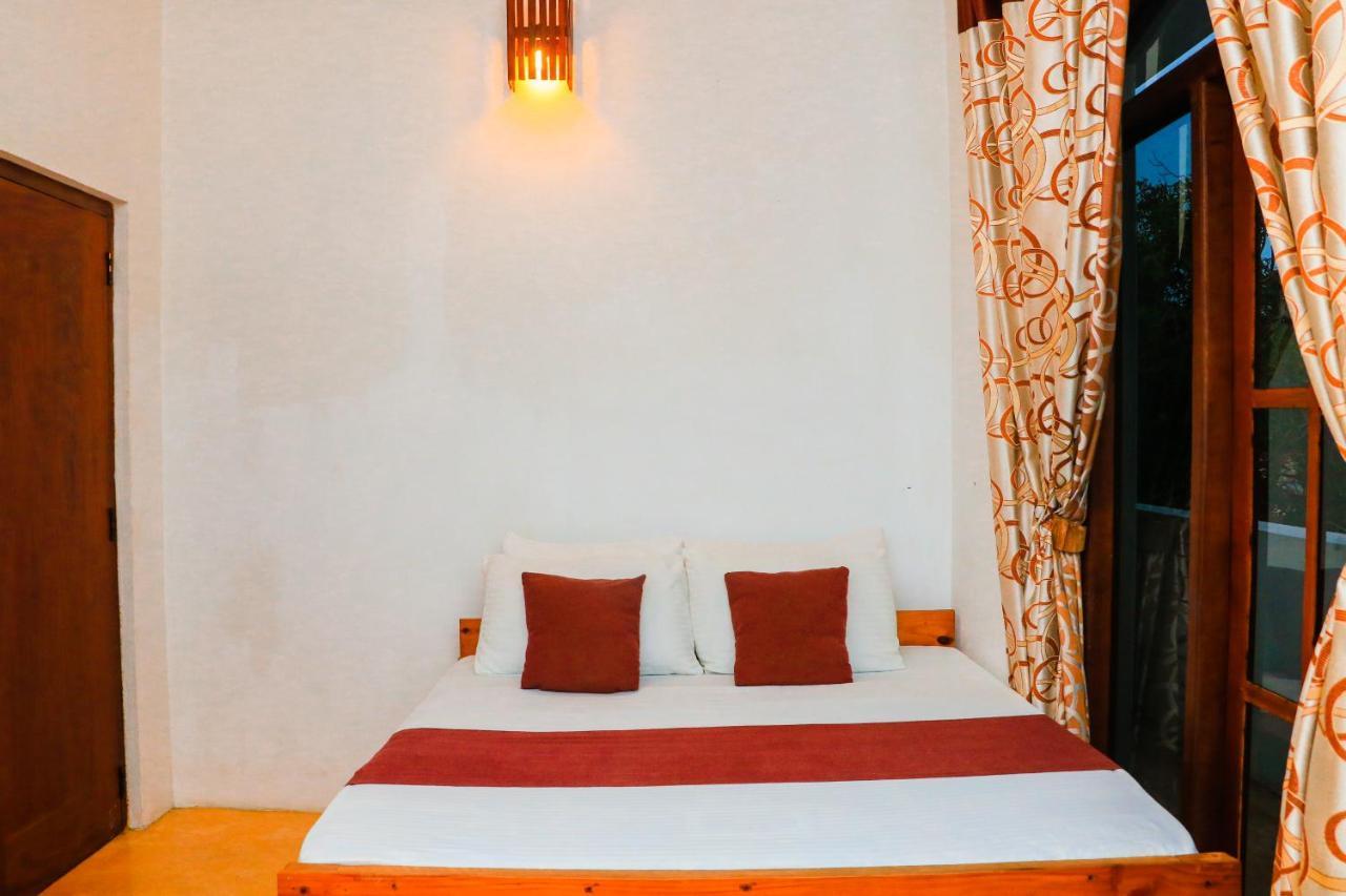 Like Mike Tourist Guest House & Restaurant Negombo Exteriér fotografie