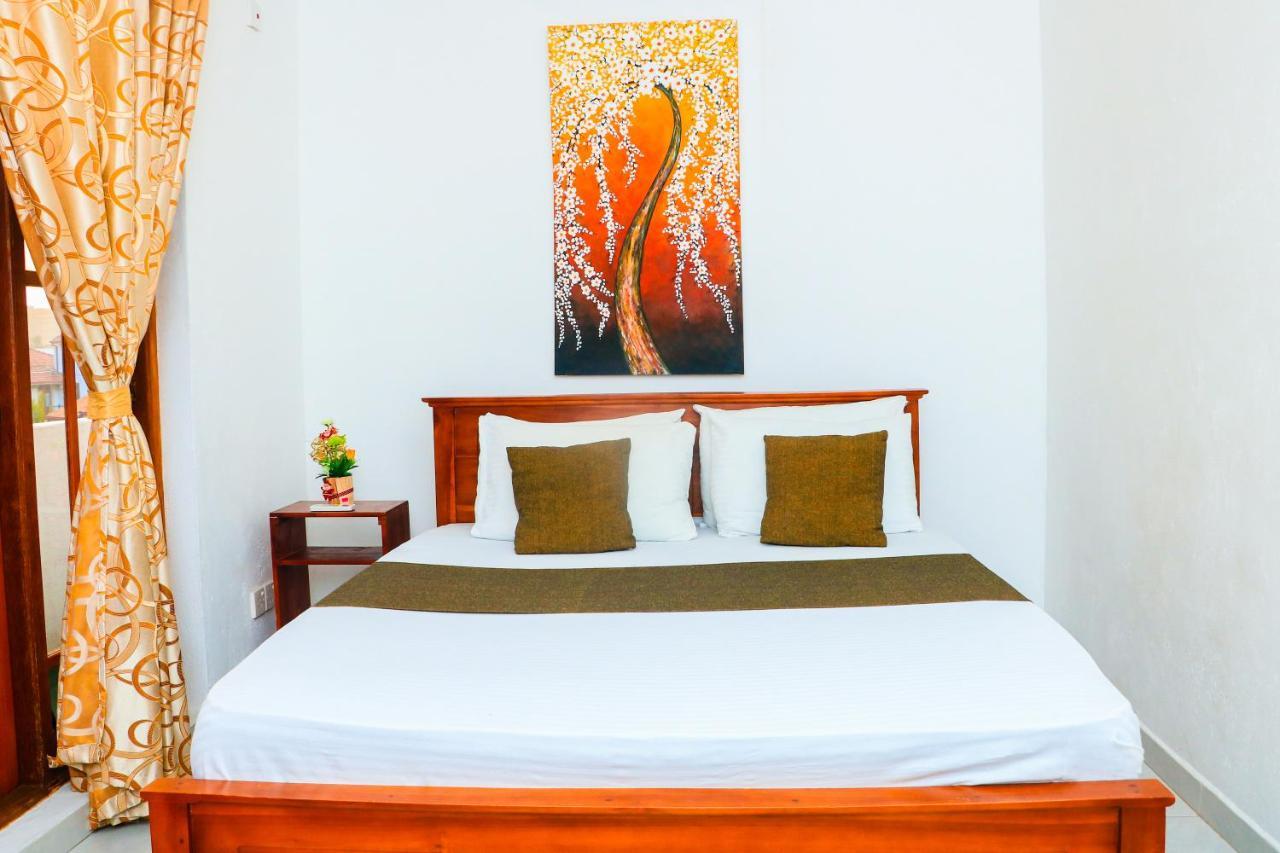 Like Mike Tourist Guest House & Restaurant Negombo Exteriér fotografie