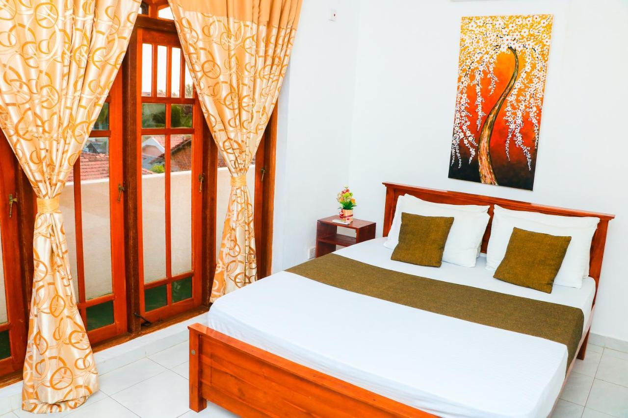 Like Mike Tourist Guest House & Restaurant Negombo Exteriér fotografie