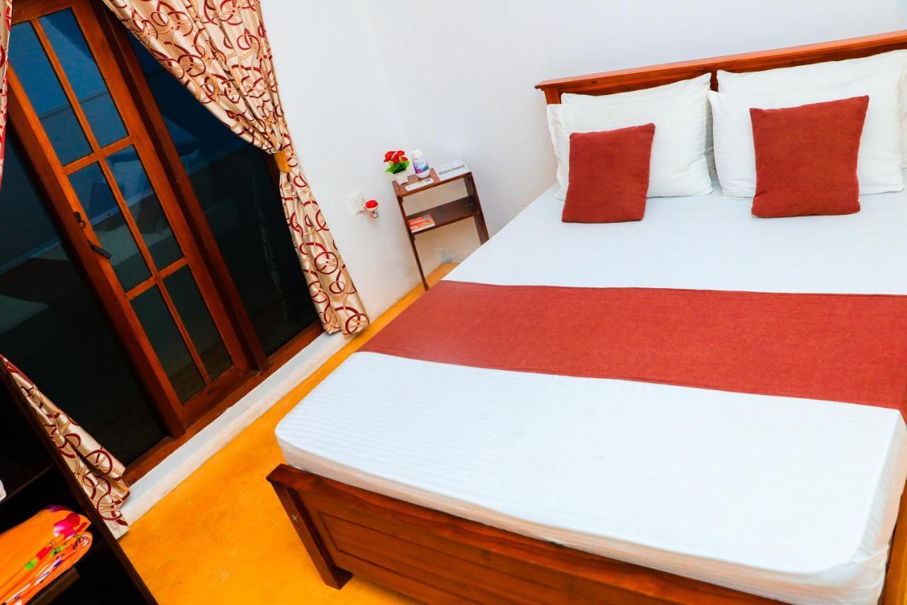 Like Mike Tourist Guest House & Restaurant Negombo Exteriér fotografie
