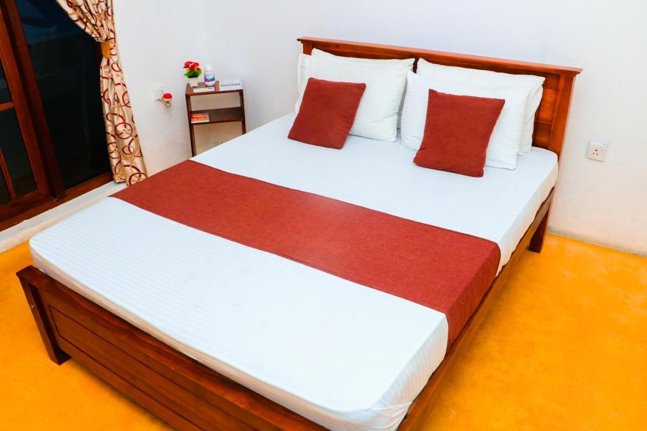 Like Mike Tourist Guest House & Restaurant Negombo Exteriér fotografie